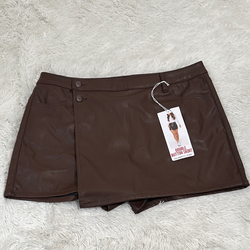 😊 NWT Celebrity Pink Faux Leather Skort